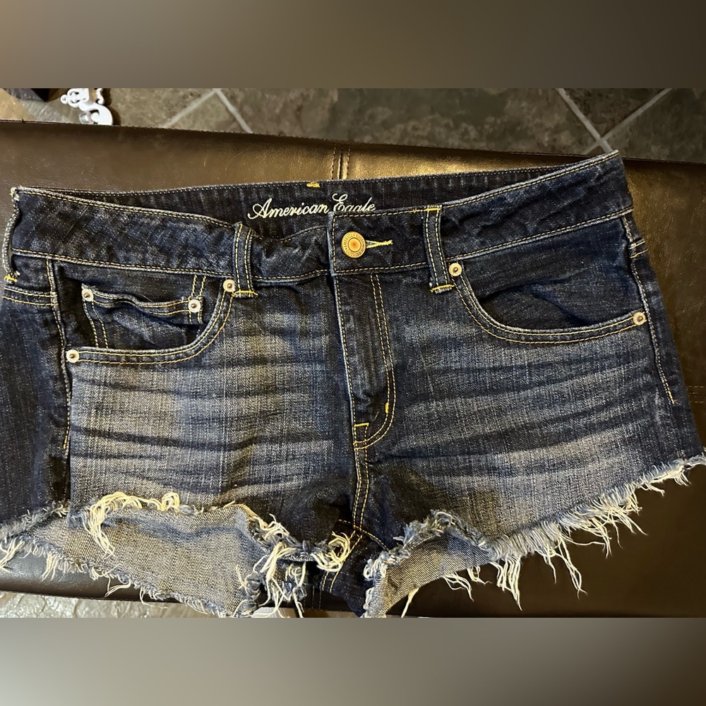 American Eagle short shorts.